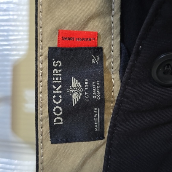 Dockers Men's Athletic Fit Ultimate Chino Pants with Smart 360 Flex, 34Wx32L - Picture 4 of 6